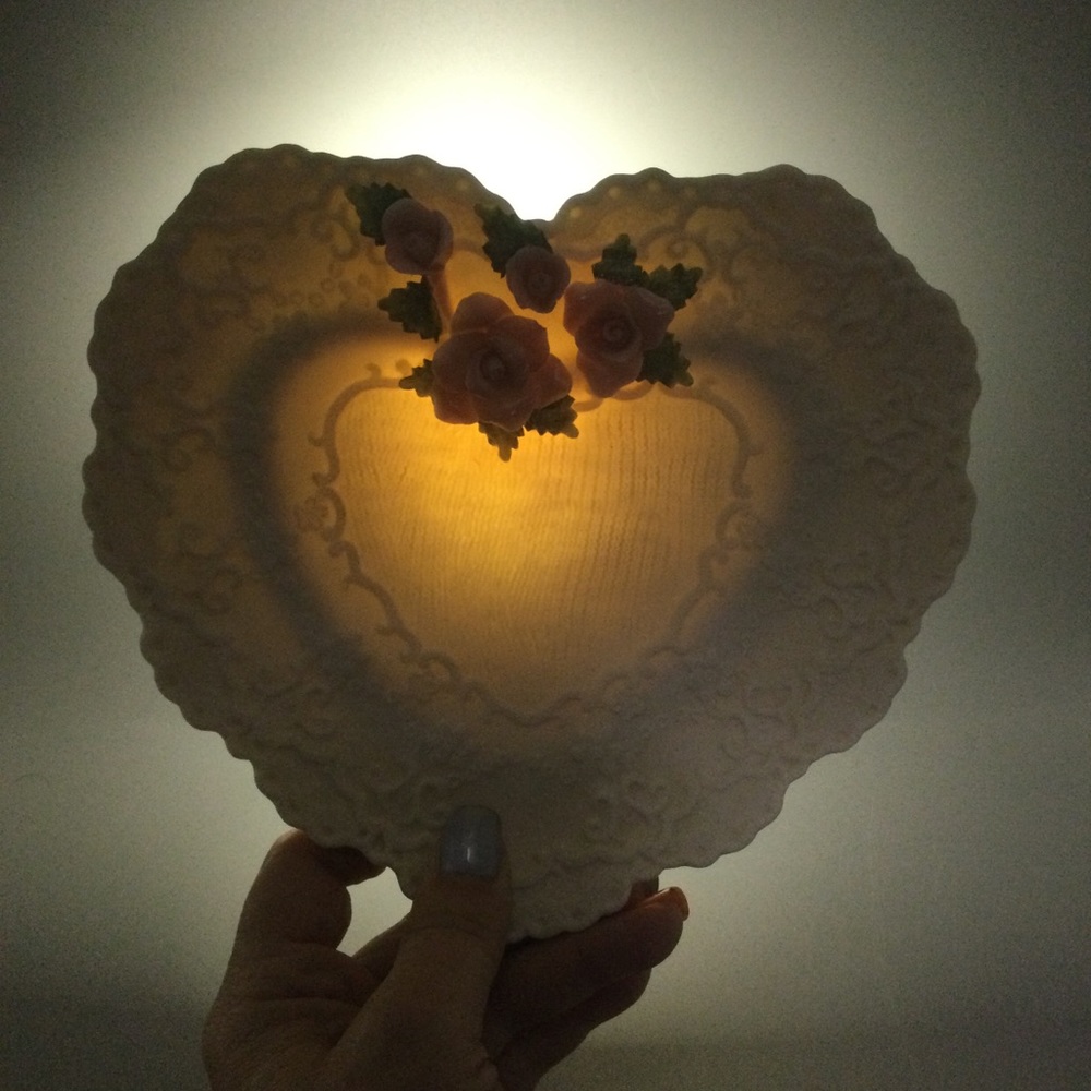 Capodimonte Textured Pink Roses on Plate Porcelain Flowers Rare Unique 7” heart